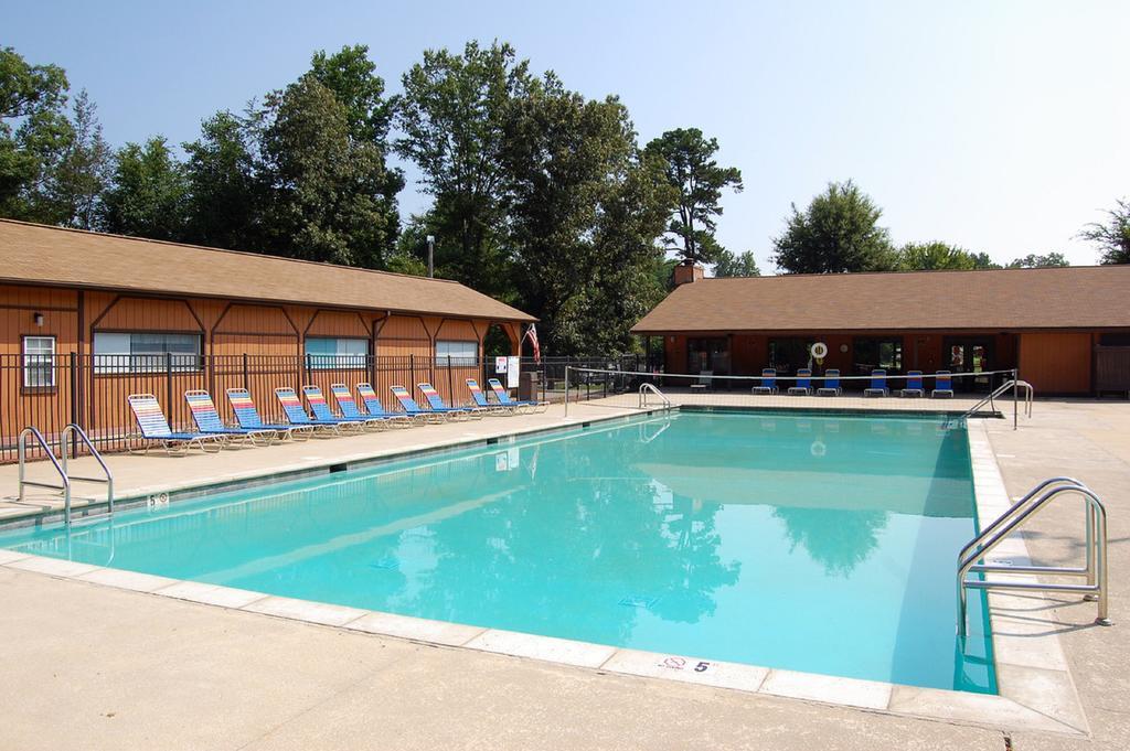 Forest Lake Camping Resort Lakefront Cabin 8 Advance ภายนอก รูปภาพ