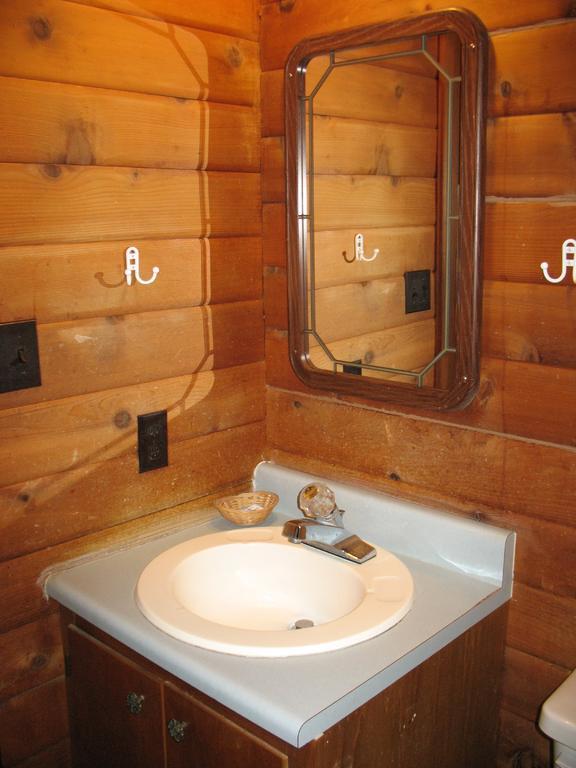 Forest Lake Camping Resort Lakefront Cabin 8 Advance ภายนอก รูปภาพ
