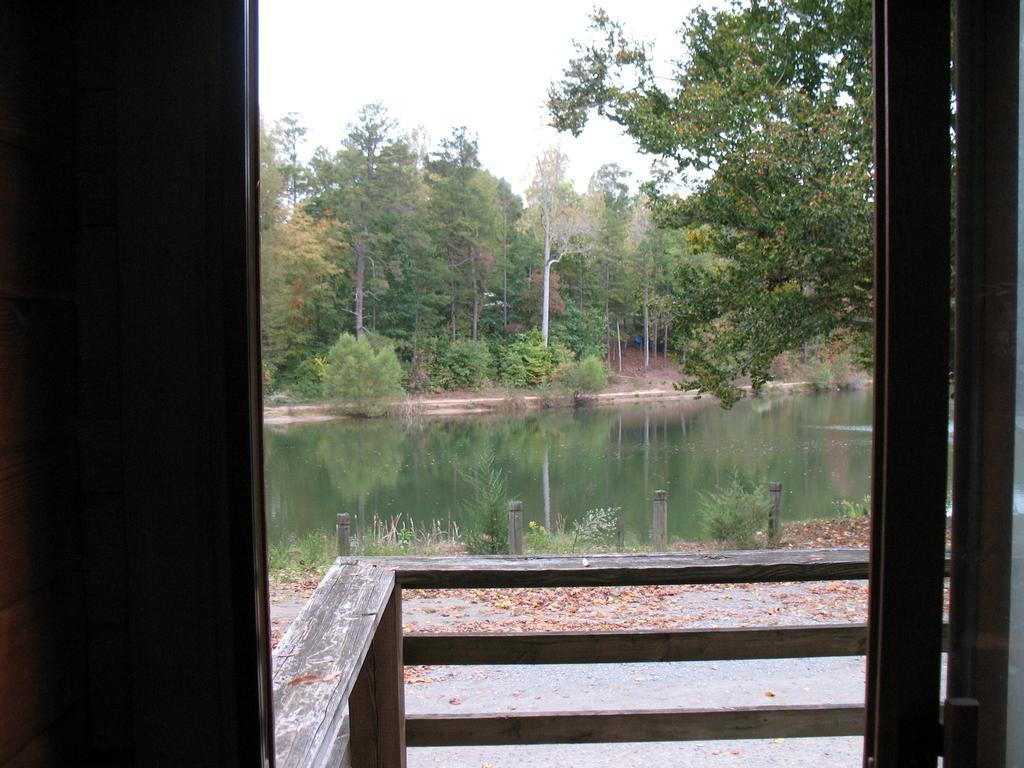 Forest Lake Camping Resort Lakefront Cabin 8 Advance ภายนอก รูปภาพ